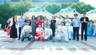 以爱之名 护民平安--湖北省宜昌市西陵区反邪教宣传点亮夷陵广场