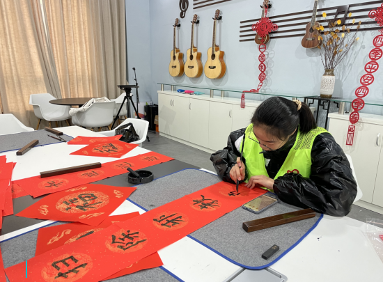 浙江省台州市黄岩第一职业技术学校开展喜迎新春反邪教宣传活动
