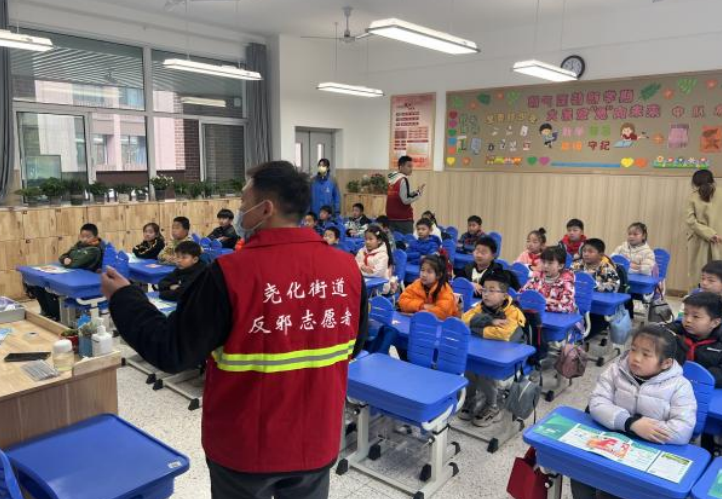 江苏省南京市栖霞区开展“守护童心净土 共建反邪校园”主题宣传活动