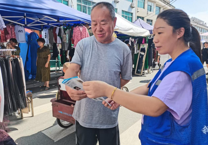 创建“无邪街道” 深植反邪观念--浙江省台州市三门县组织网格员开展反邪教宣传进店铺活动