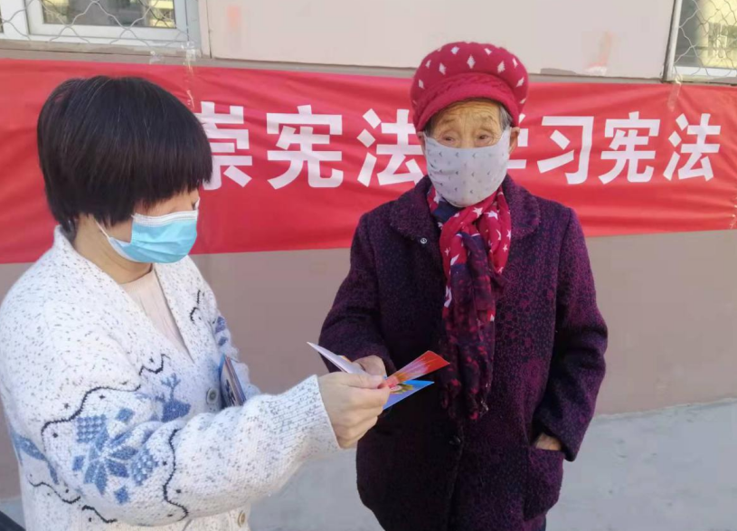 内蒙古昆都仑区前进道街道办事处开展宪法、反邪教知识进社区宣传活动