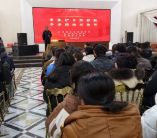 新疆维吾尔自治区和田地区反邪教协会开展“青春护乡反邪教 平安团圆过佳节”主题宣传活动