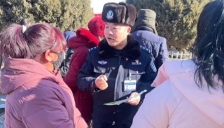 甘肃酒泉：春风送暖赶集日 反邪宣传正当时