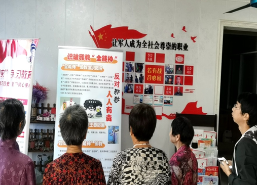 织密基层防邪防线 筑牢平安无邪崇明--上海市崇明区将反邪教宣传易拉宝发放至全区356个村居委