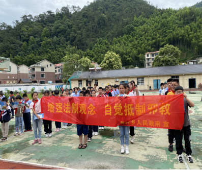 浙江莲都开展进校园国旗下反邪教宣传