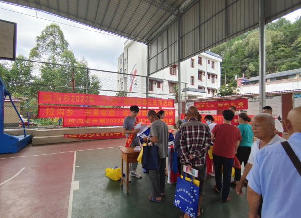 广西柳州市鹿寨县拉沟乡开展“关爱家庭 远离邪教”反邪教主题宣传活动