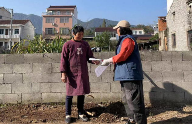 浙江省天台县街头镇组织开展“网格平安宣传 年末反邪敲门行”活动