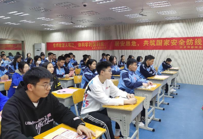 湖南省汨罗市以“3·5”学雷锋纪念日为契机开展反邪教志愿者普法教育宣传活动