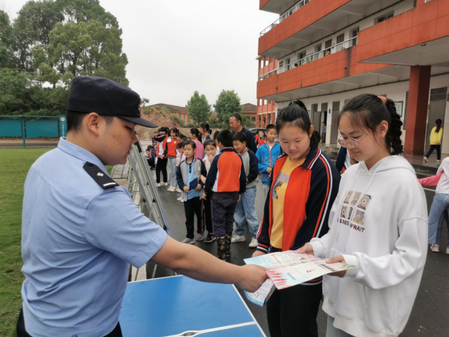 湖北省黄冈市蕲春县反邪教警示教育宣传走进校园
