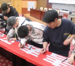 上海浦东新区高校举办反邪教联合宣传活动