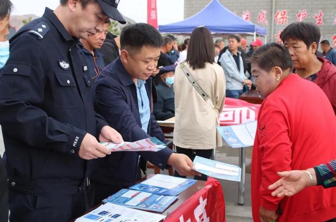 内蒙古巴彦淖尔市乌拉特中旗在“全国科普日”开展反邪教宣传活动