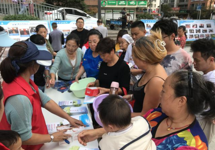 创新反邪宣传方式 提升公民防邪意识 --贵州省云岩区开展“崇尚科学 反对邪教”进社区活动
