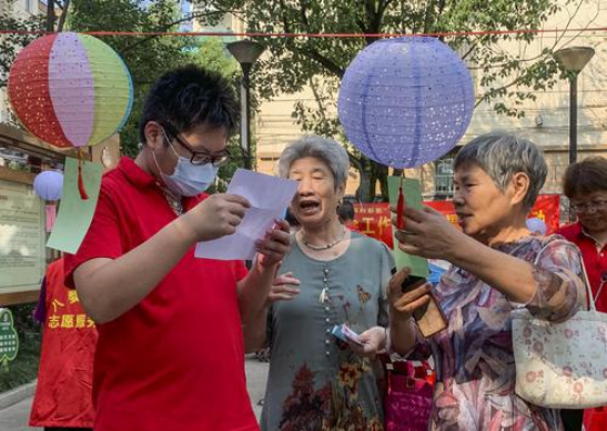 浙江省义乌市委政法委开展猜灯谜庆中秋反邪教宣传活动