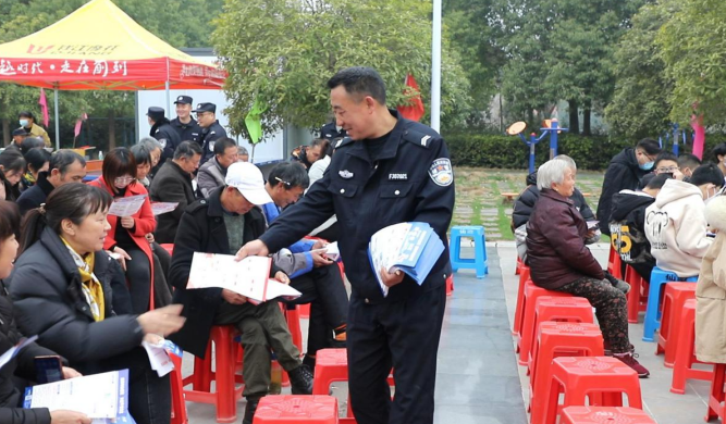 浙江省台州市黄岩区在“国家宪法日”开展反邪教宣传活动
