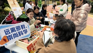 浙江杭州拱墅：春风送暖学雷锋 反邪宣传护平安