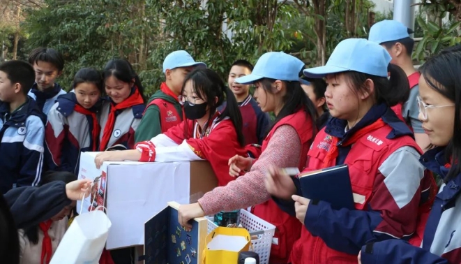 与逐梦少年共筑反邪防线--浙江省杭州市拱墅区校园义卖集市变身反邪宣传新阵地