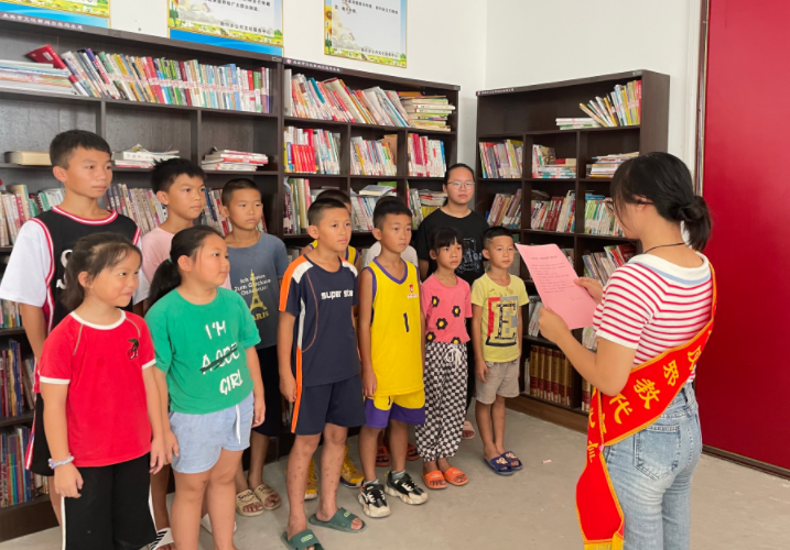 关爱不间断 宣传不停歇--广西忻城县新圩乡暑期开展反邪教知识宣传