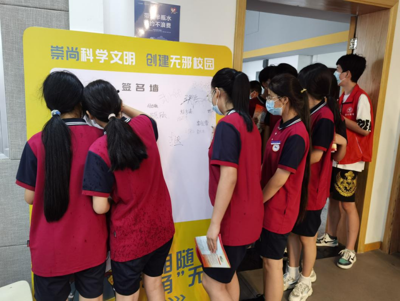 浙江省宁波市镇海区开展“开学第一课”反邪教宣传进校园活动