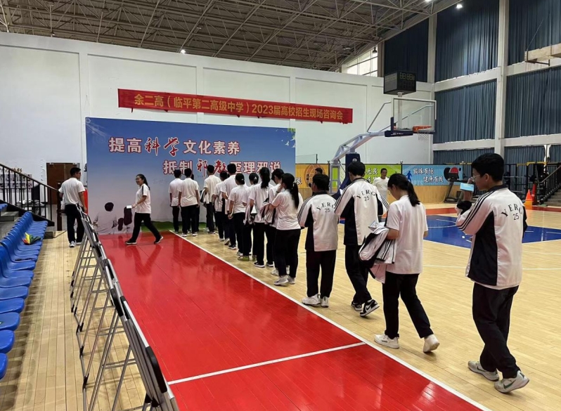 反邪视频入校园，签名承诺守净土--杭州市临平区第二高级中学开展反邪教宣传活动