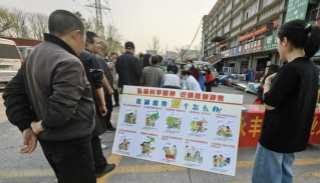 浙江杭州拱墅石桥街道开展就业服务与反邪宣传双护航行动
