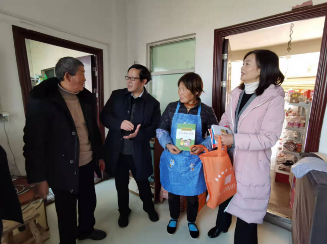 贵州省毕节市科协利用冬季农闲时机深入边远少数民族地区开展反邪教宣传