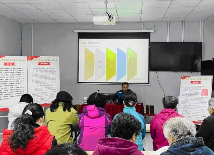 江苏南京：我为群众办实事 进网入格反邪教