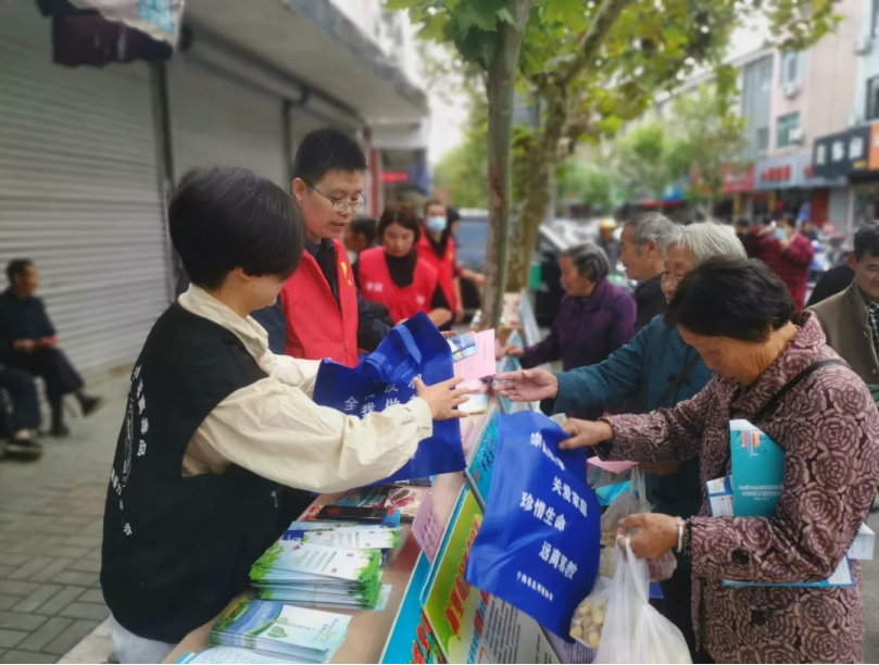 浙江宁海：反邪教宣传进农贸市场