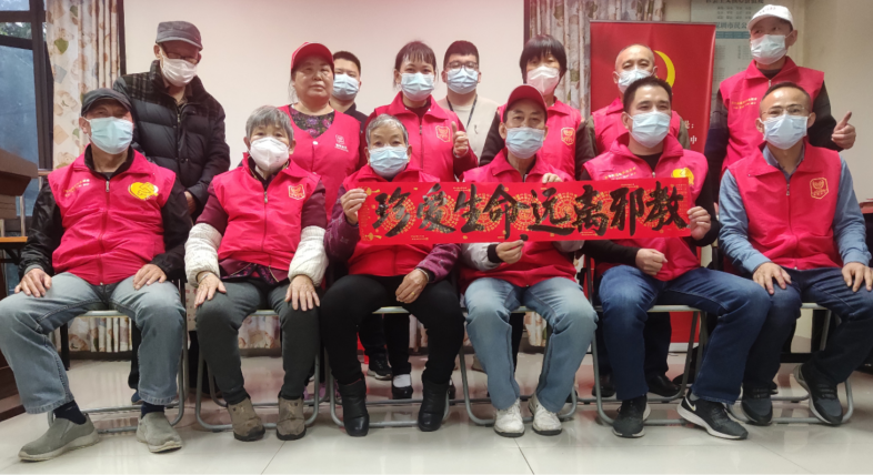 深圳龙岗：“新春送祝福，人人共反邪”  我们来写春联、送挂历了！