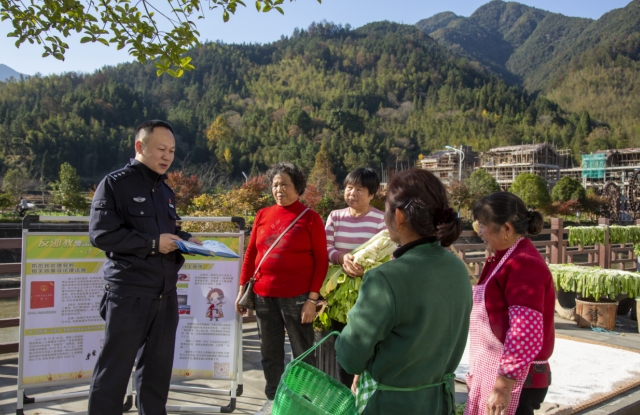 反邪进大山 守护夕阳红--浙江省金华市婺城区深入推进反邪教进农村宣传活动