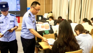 江苏南京：警网联动筑防线、双格织密反邪墙
