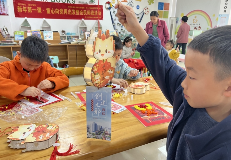 浙江省海盐县开展“做花灯、反邪教、保平安”活动