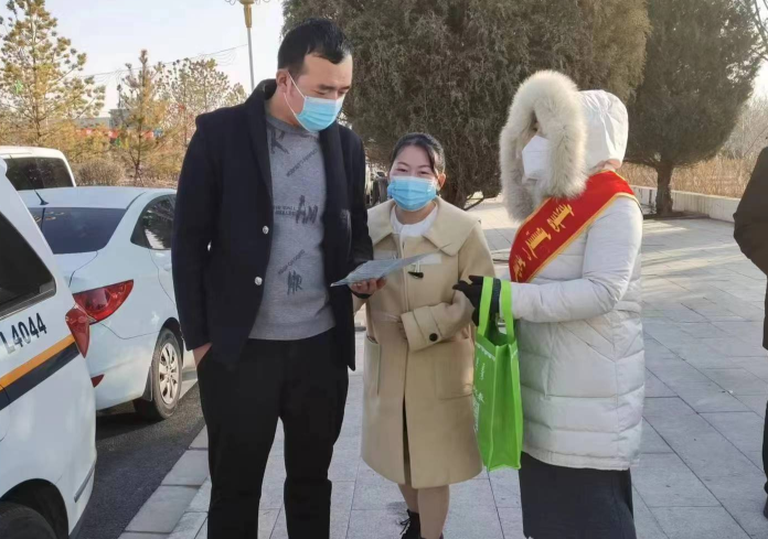 内蒙古乌拉特后旗委政法委借“110宣传日”开展反邪教活动