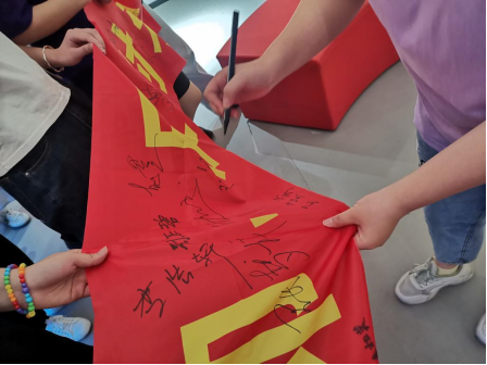 南湖区反邪教协会开展暑期青少年反邪教宣传活动220.png