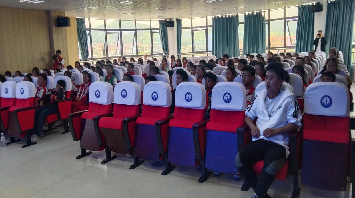 2.前所小学-科普志愿者向学生讲解反邪防邪知识.jpg