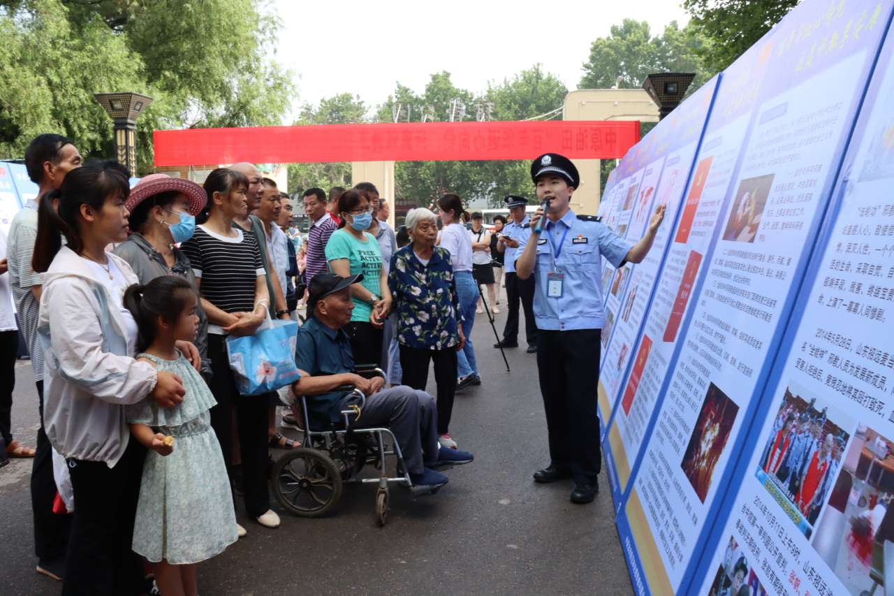 3.反邪教宣传展板讲解.jpg