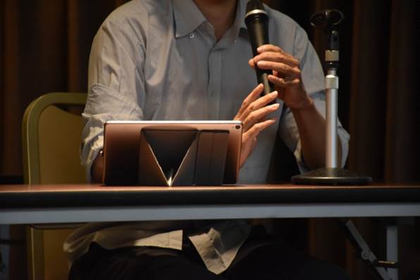 307969▲野波幸彦在活动现场分享经历。原文配图.jpg 307969▲野波幸彦在活动现场分享经历。原文配图.jpg