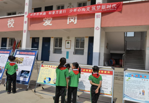 许昌市科普大篷车走进襄城县颍阳镇洪村寺中心小学583.png