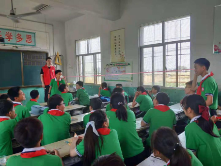 许昌市科普大篷车走进襄城县颍阳镇洪村寺中心小学389.png