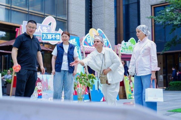 600上海外滩这场反邪营地太会玩！_副本.jpg