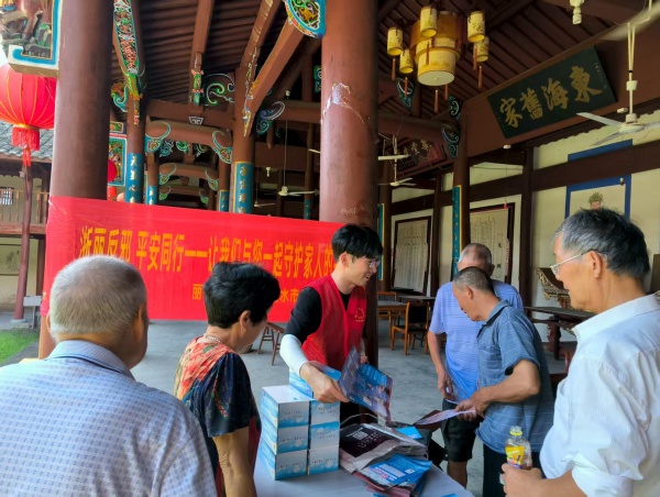 600反邪教宣传进农家！丽水市、莲都区协会携手，把“防邪盾牌”送到太平乡下跃村图片1_副本.jpg