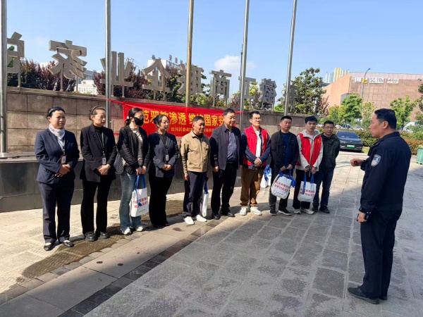 600安徽合肥：包河经开区开展反邪教宣传进企业“扫楼”活动图片1_副本.jpg