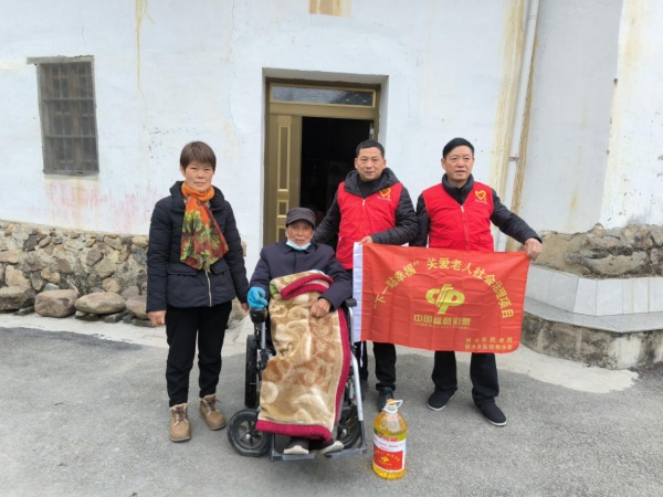 600浙江丽水：潘百村入户反邪忙！唠家常讲案例，守护乡亲平安年图片1_副本.jpg