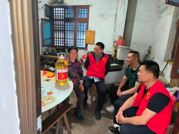 600浙江丽水：礼堂观影暖民心反邪关爱入万家图片1_副本.jpg