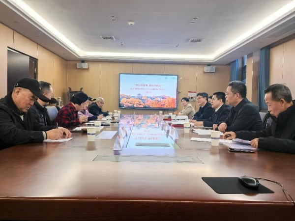 600湖北省委政法委领导节前看望省反邪教协会专家学者并召开工作汇报会图片1_副本.jpg 600湖北省委政法委领导节前看望省反邪教协会专家学者并召开工作汇报会图片1_副本.jpg