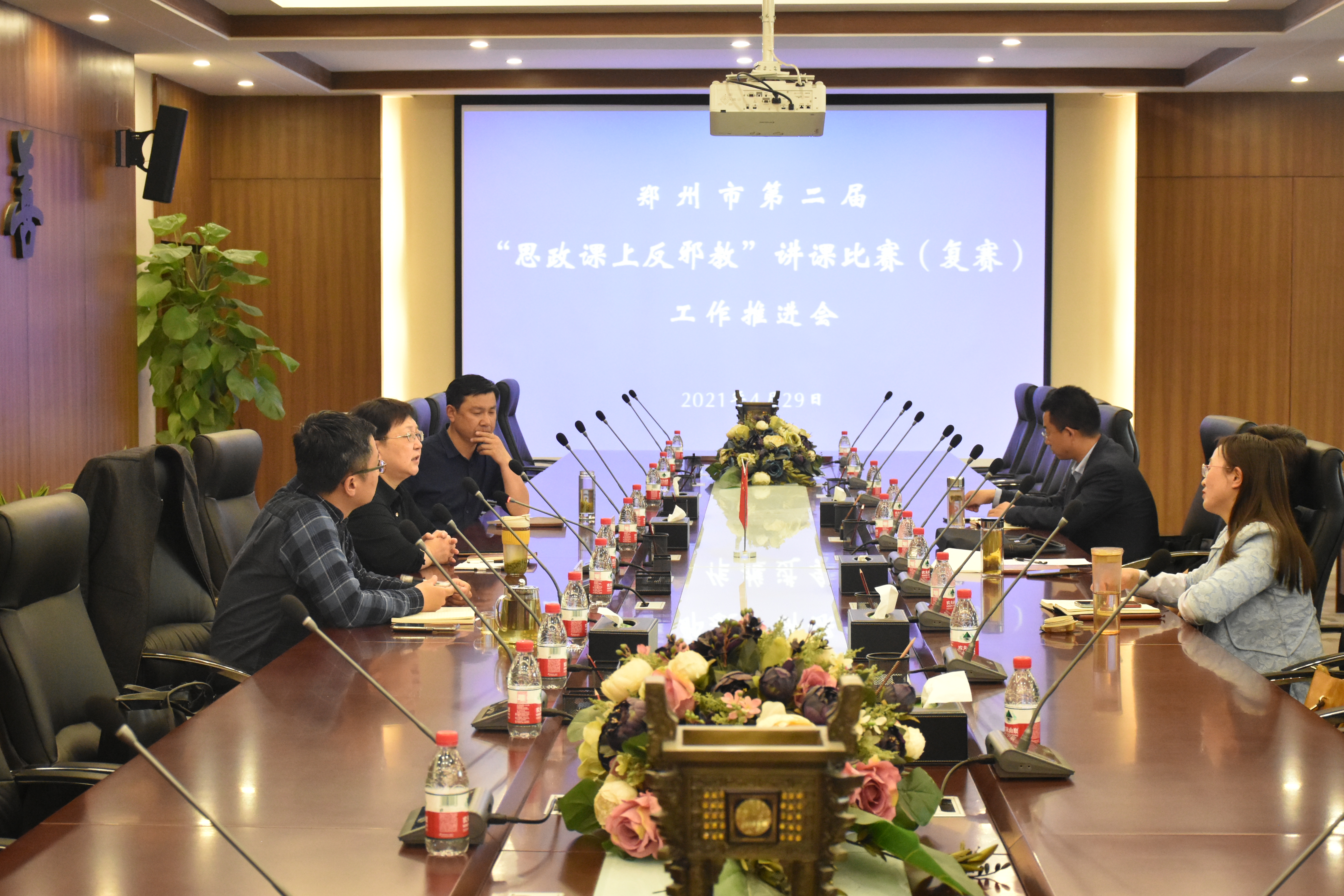 5郑州市第二届思政课上反邪教讲课比赛推进会.JPG 5郑州市第二届思政课上反邪教讲课比赛推进会.JPG