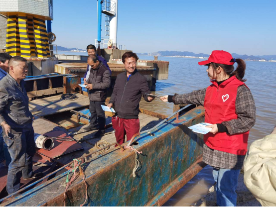 舟山定海金塘东海渔嫂反邪教宣传进码头837.png 舟山定海金塘东海渔嫂反邪教宣传进码头837.png