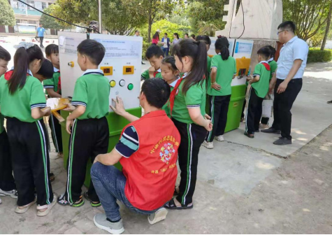 许昌市科普大篷车走进襄城县颍阳镇洪村寺中心小学238.png 许昌市科普大篷车走进襄城县颍阳镇洪村寺中心小学238.png