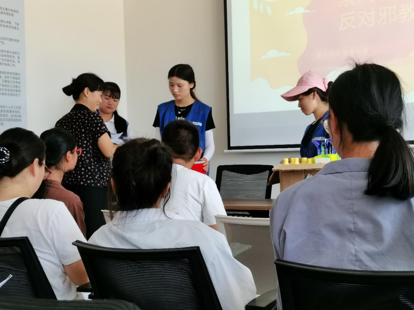 “树牢反邪新风，学习枫桥经验”——绍兴文理学院反邪实践小队相继在诸暨杜黄新村和“枫桥经验”陈列馆展开活动7.7周晓燕366.png