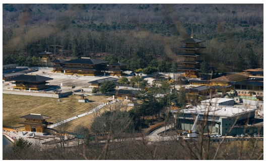 “神韵艺术团”的年轻表演者在龙泉寺接受训练。原文配图.jpg “神韵艺术团”的年轻表演者在龙泉寺接受训练。原文配图.jpg