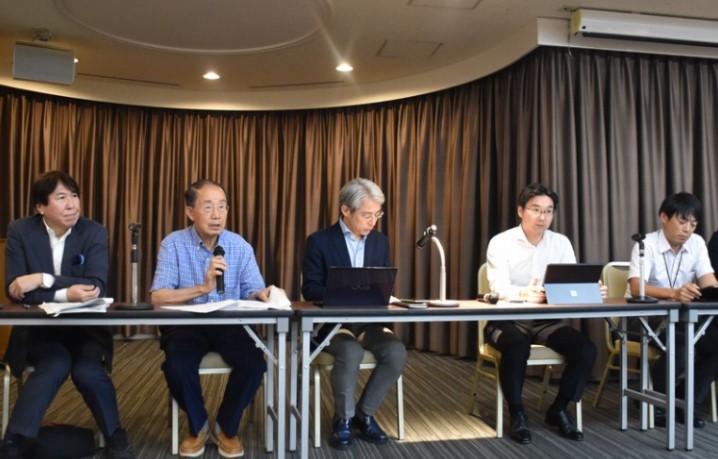 ▲“全国迷信营销对策律师联络会”发表声明现场。原文配图.jpg ▲“全国迷信营销对策律师联络会”发表声明现场。原文配图.jpg